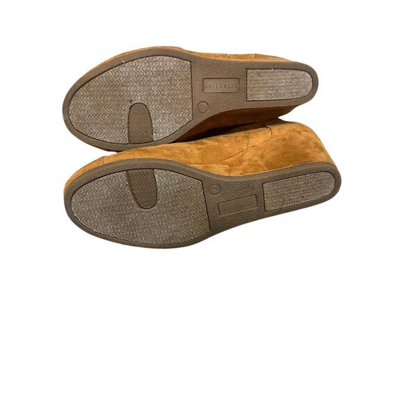 Attention Women's - Suede Bootie heels- Size 7m - Picture 6 of 9